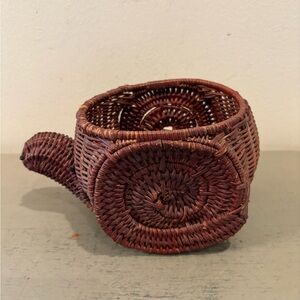 VTG Rattan Wicker Turtle Plant Holder